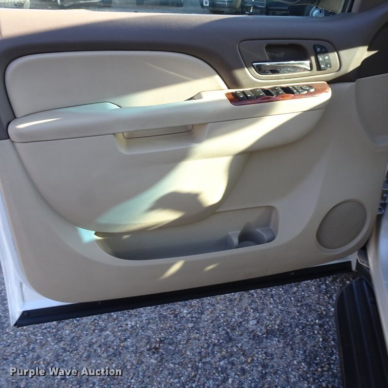 image for item GC9160 2010 Chevrolet Suburban SUV