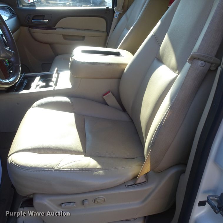 image for item GC9160 2010 Chevrolet Suburban SUV