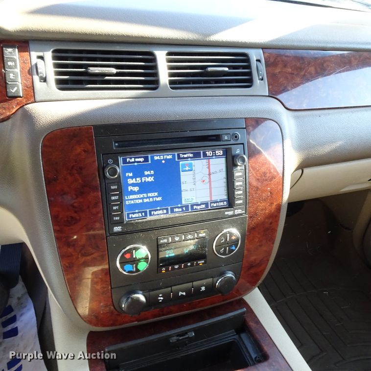 image for item GC9160 2010 Chevrolet Suburban SUV