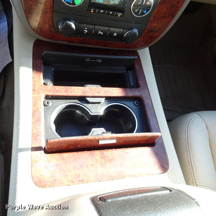 image for item GC9160 2010 Chevrolet Suburban SUV