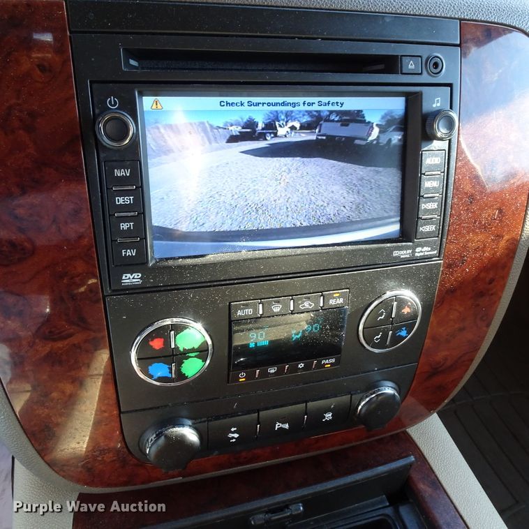 image for item GC9160 2010 Chevrolet Suburban SUV