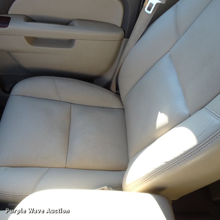 image for item GC9160 2010 Chevrolet Suburban SUV