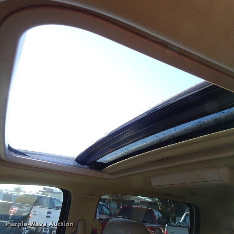 image for item GC9160 2010 Chevrolet Suburban SUV