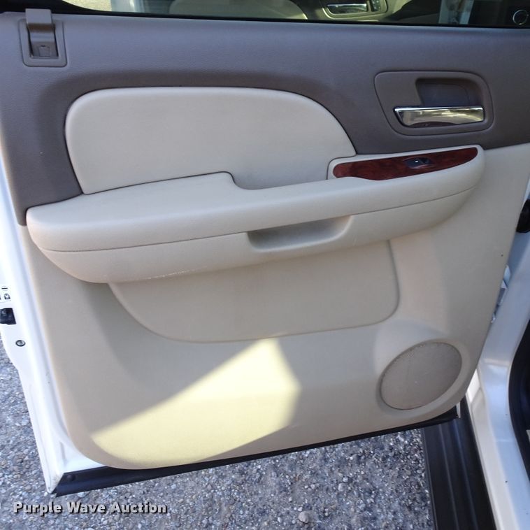 image for item GC9160 2010 Chevrolet Suburban SUV