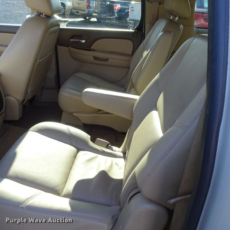 image for item GC9160 2010 Chevrolet Suburban SUV