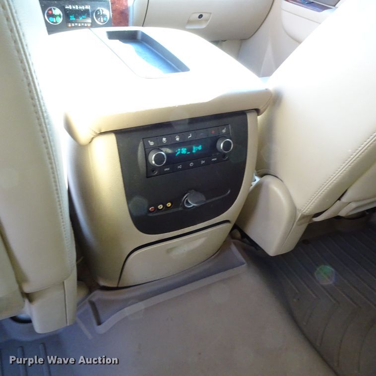 image for item GC9160 2010 Chevrolet Suburban SUV