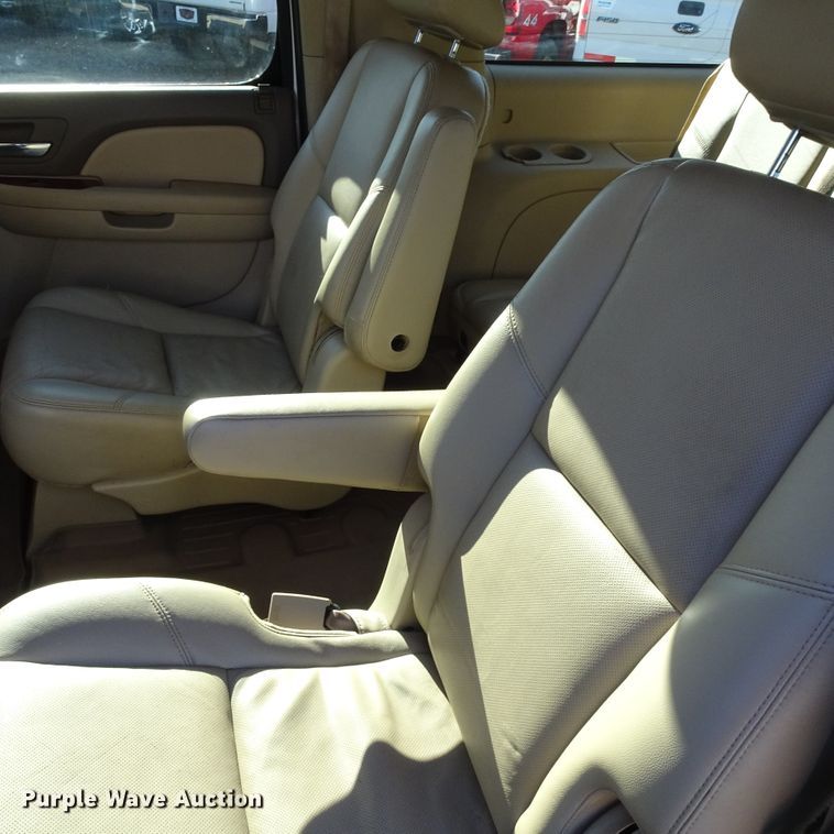 image for item GC9160 2010 Chevrolet Suburban SUV