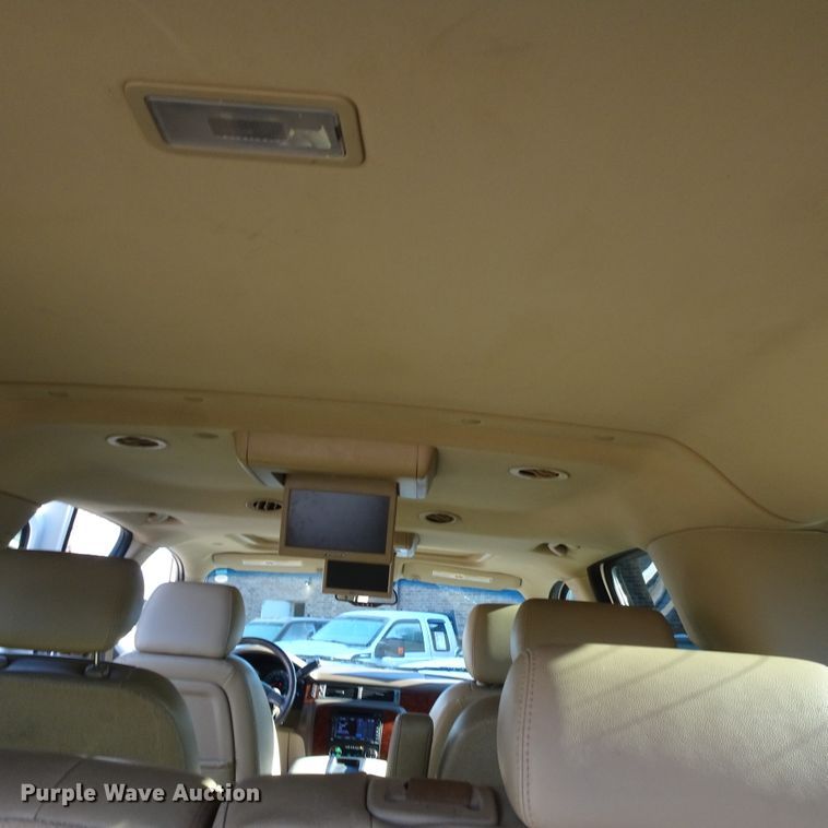 image for item GC9160 2010 Chevrolet Suburban SUV