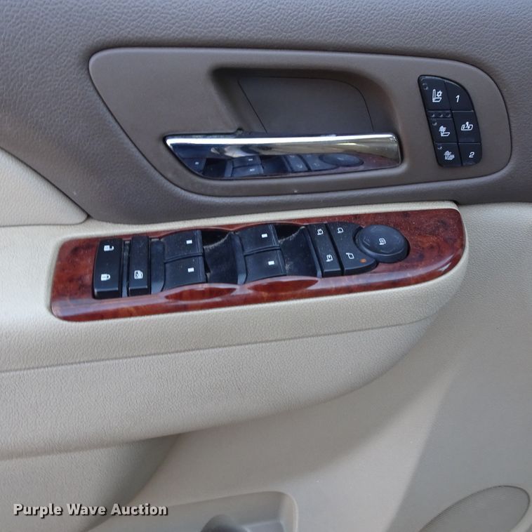 image for item GC9160 2010 Chevrolet Suburban SUV