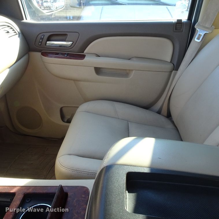 image for item GC9160 2010 Chevrolet Suburban SUV