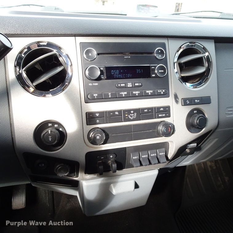 image for item GC9169 2015 Ford F250 Super Duty Crew Cab pickup truck