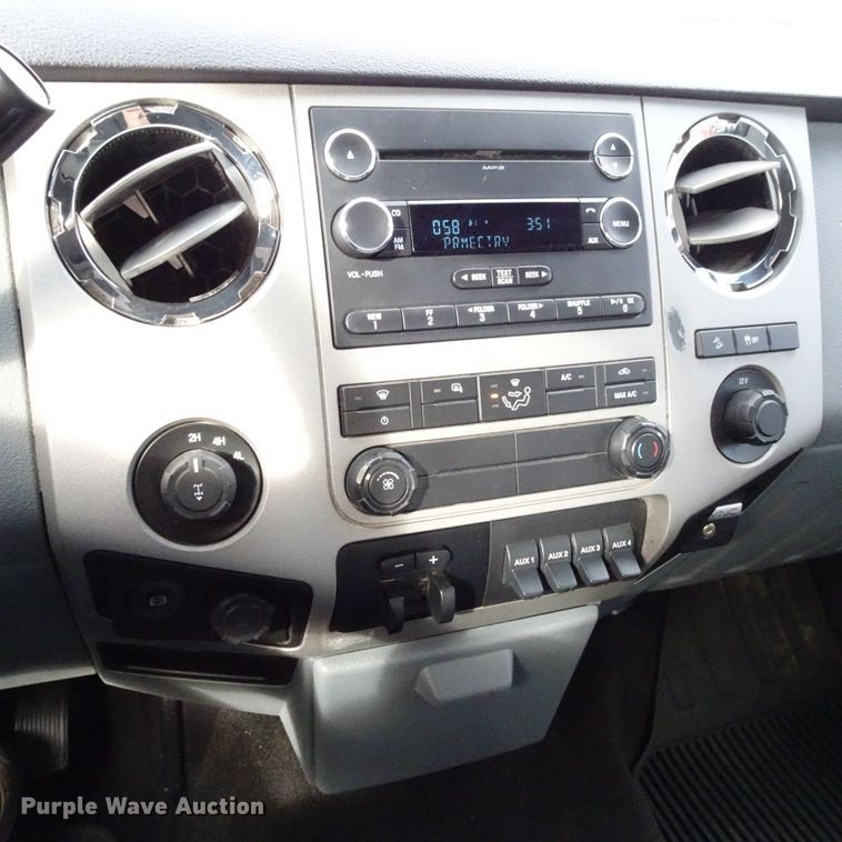 image for item GC9169 2015 Ford F250 Super Duty Crew Cab pickup truck