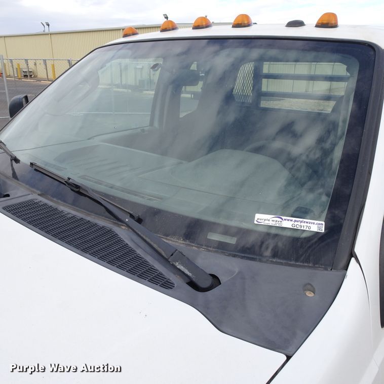 image for item GC9170 2010 Ford F550 SuperCab flatbed truck