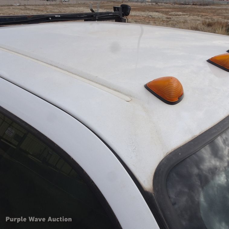 image for item GC9170 2010 Ford F550 SuperCab flatbed truck