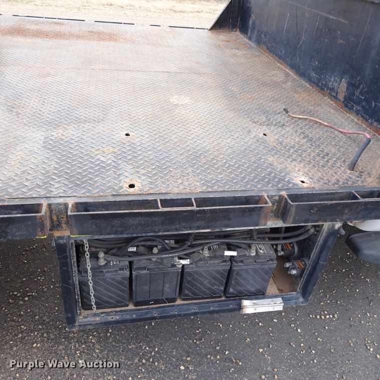 image for item GC9170 2010 Ford F550 SuperCab flatbed truck