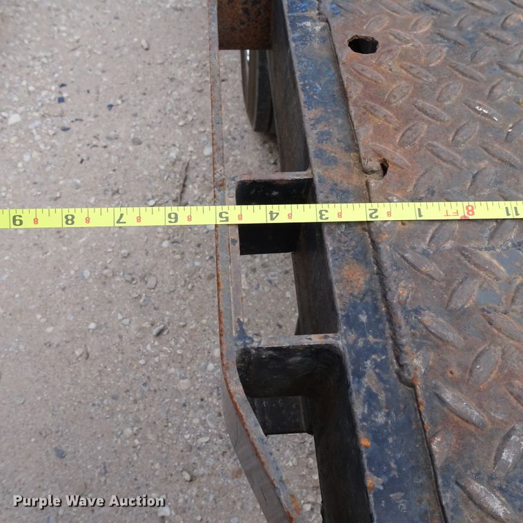 image for item GC9170 2010 Ford F550 SuperCab flatbed truck