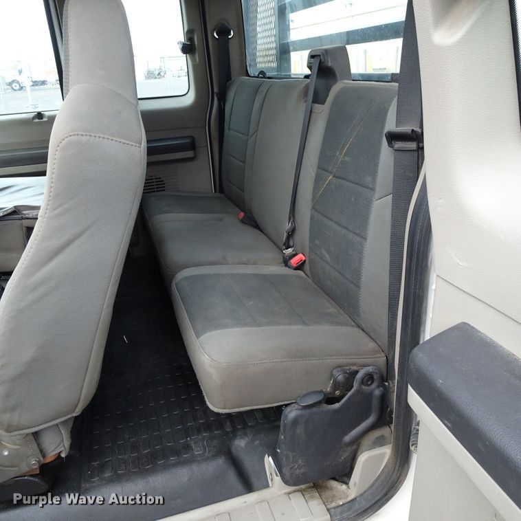 image for item GC9170 2010 Ford F550 SuperCab flatbed truck