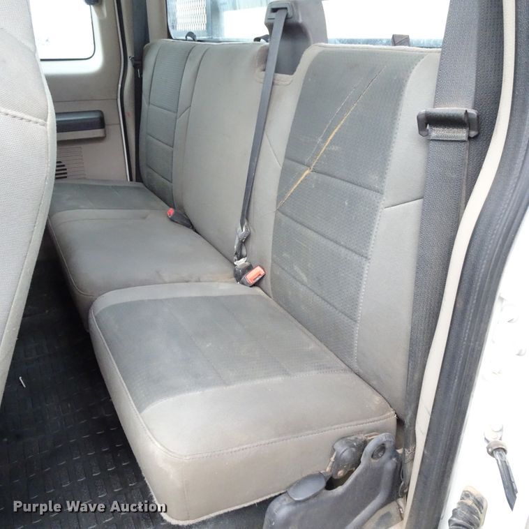 image for item GC9170 2010 Ford F550 SuperCab flatbed truck