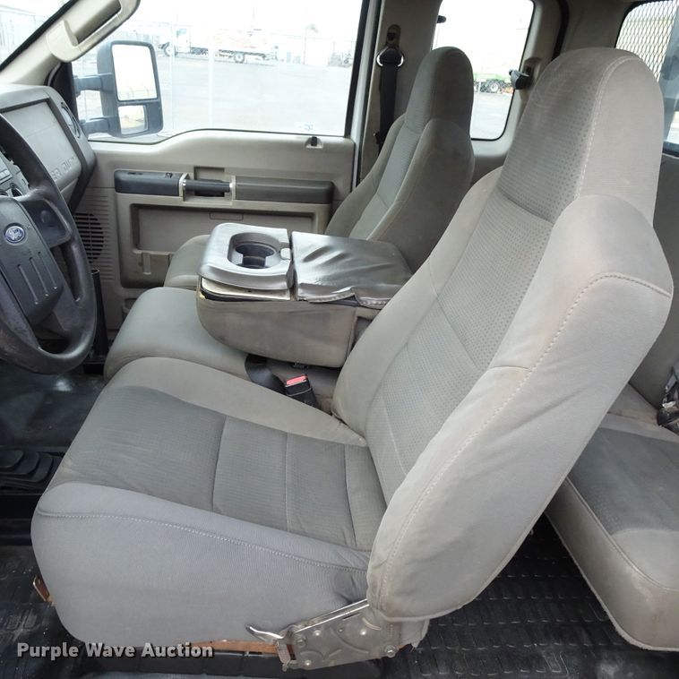 image for item GC9170 2010 Ford F550 SuperCab flatbed truck