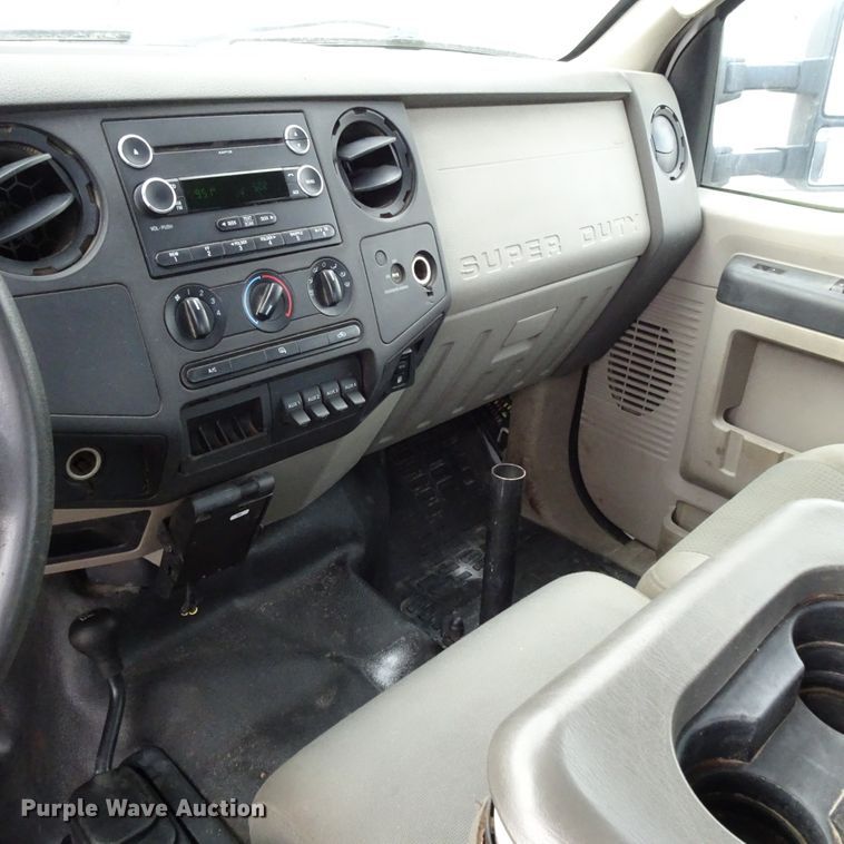 image for item GC9170 2010 Ford F550 SuperCab flatbed truck