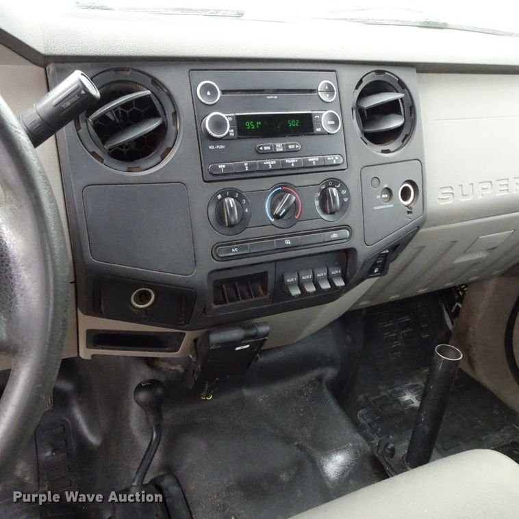 image for item GC9170 2010 Ford F550 SuperCab flatbed truck