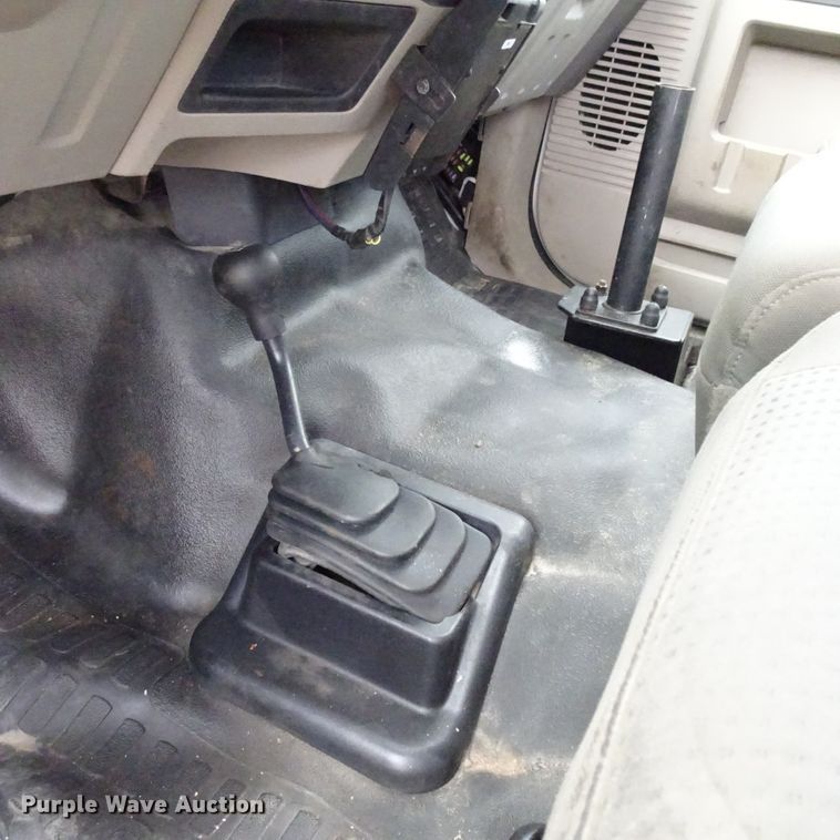 image for item GC9170 2010 Ford F550 SuperCab flatbed truck