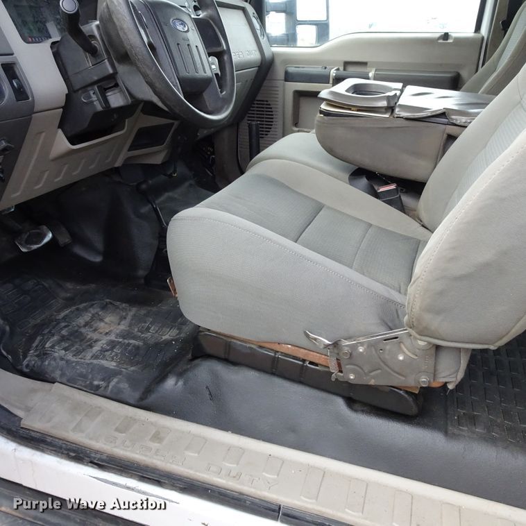 image for item GC9170 2010 Ford F550 SuperCab flatbed truck