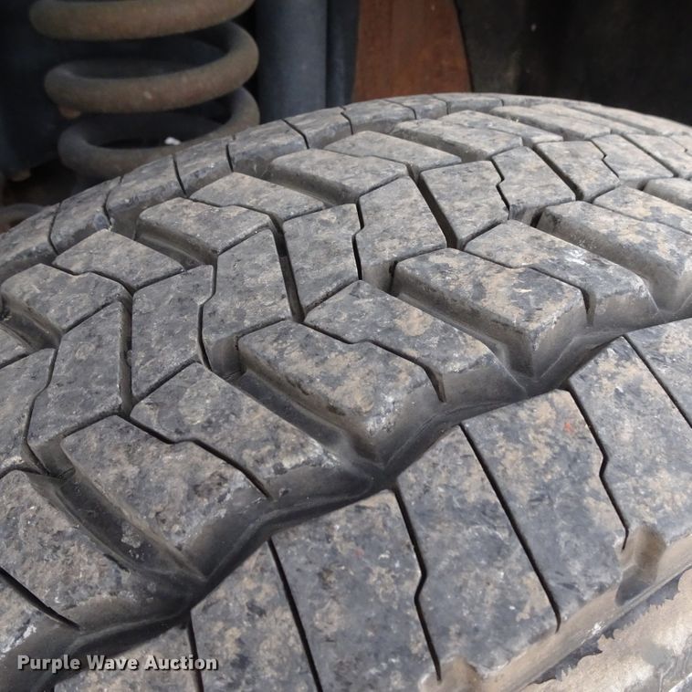 image for item GC9170 2010 Ford F550 SuperCab flatbed truck