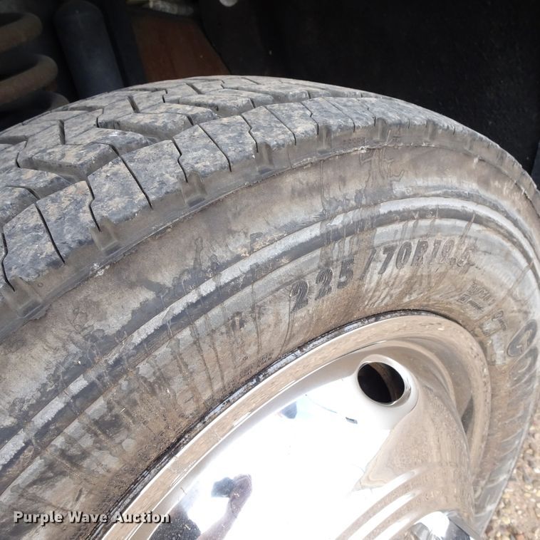 image for item GC9170 2010 Ford F550 SuperCab flatbed truck