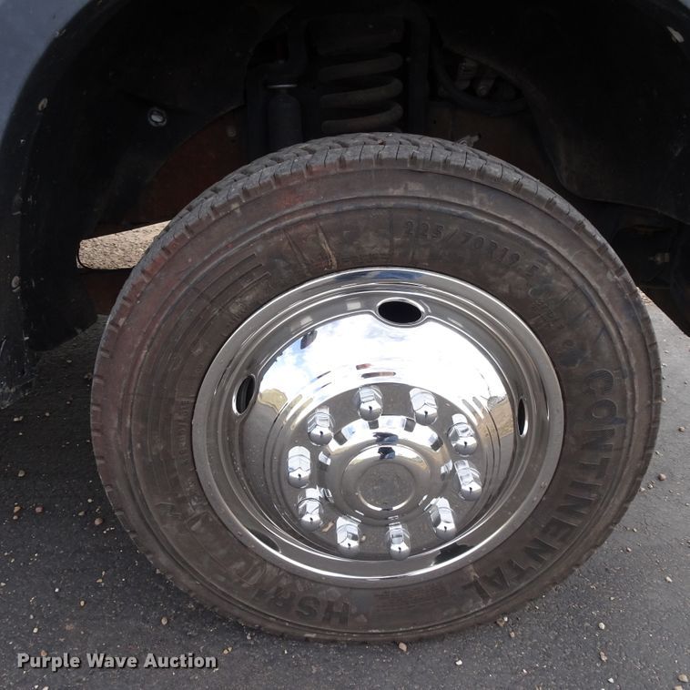 image for item GC9170 2010 Ford F550 SuperCab flatbed truck