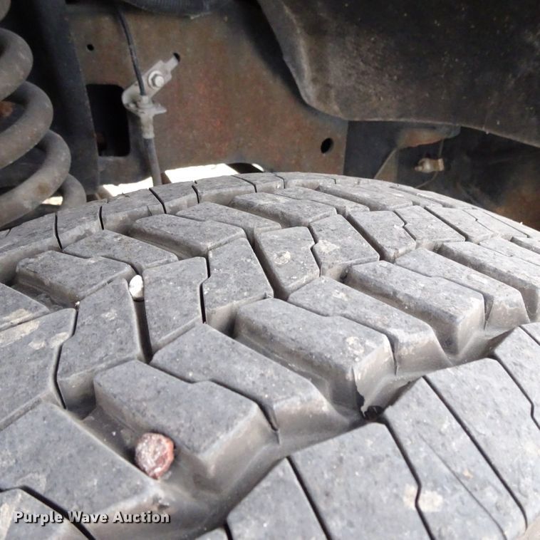 image for item GC9170 2010 Ford F550 SuperCab flatbed truck