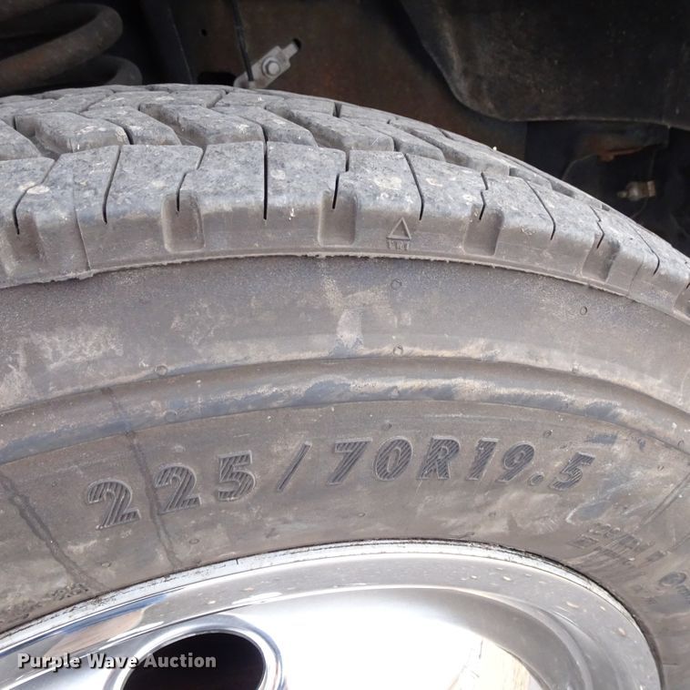 image for item GC9170 2010 Ford F550 SuperCab flatbed truck