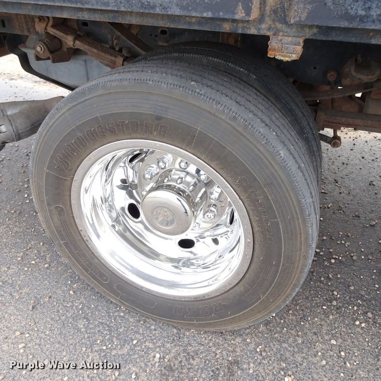 image for item GC9170 2010 Ford F550 SuperCab flatbed truck