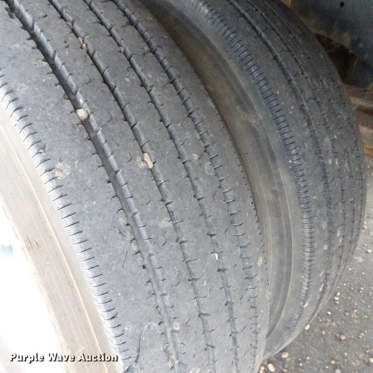 image for item GC9170 2010 Ford F550 SuperCab flatbed truck