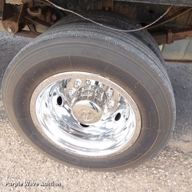 image for item GC9170 2010 Ford F550 SuperCab flatbed truck