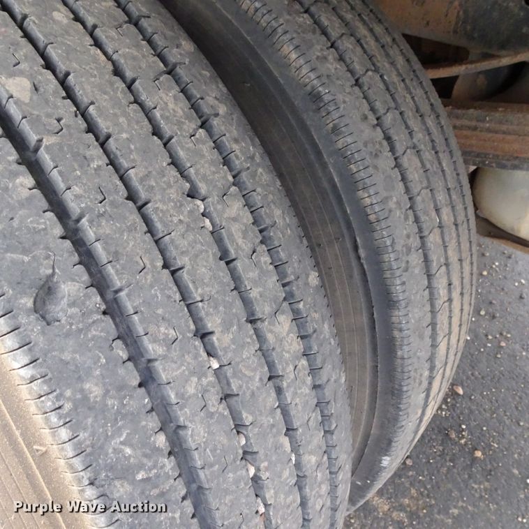 image for item GC9170 2010 Ford F550 SuperCab flatbed truck