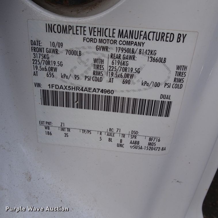 image for item GC9170 2010 Ford F550 SuperCab flatbed truck