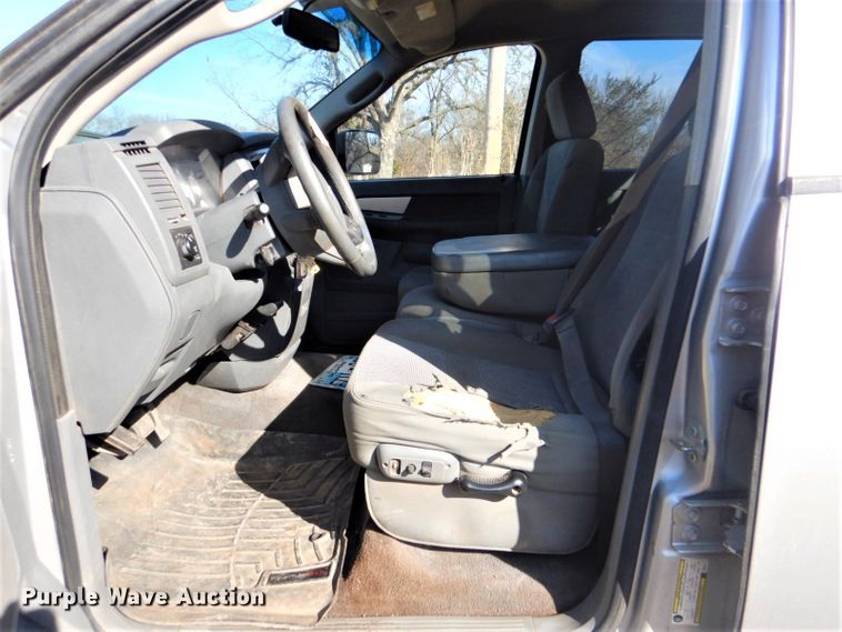 image for item GD9013 2007 Dodge Ram 2500 Quad Cab flatbed pickup truck