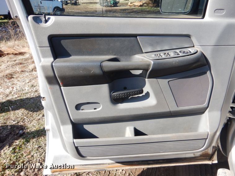 image for item GD9013 2007 Dodge Ram 2500 Quad Cab flatbed pickup truck