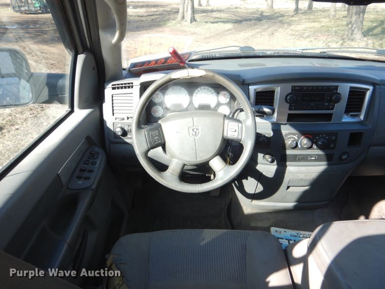 image for item GD9013 2007 Dodge Ram 2500 Quad Cab flatbed pickup truck