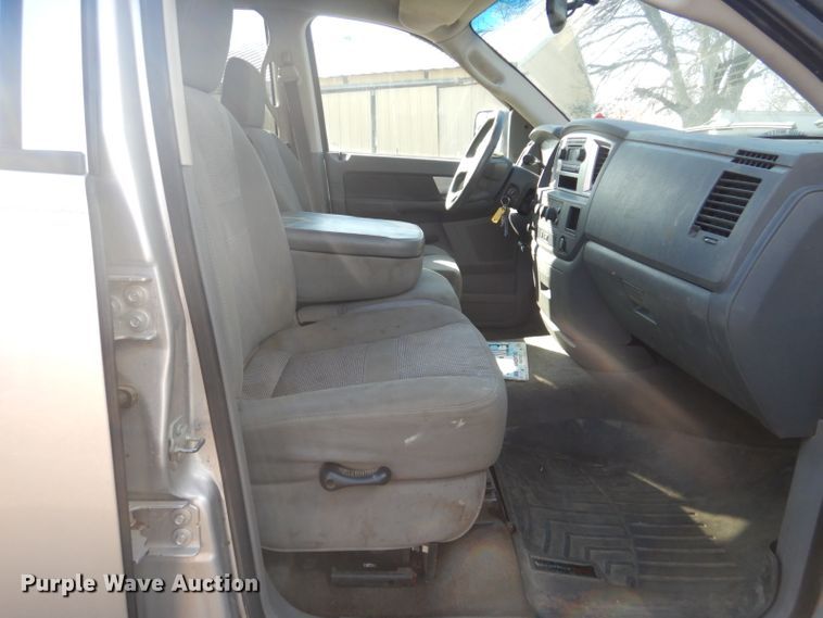 image for item GD9013 2007 Dodge Ram 2500 Quad Cab flatbed pickup truck