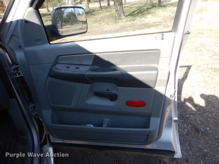 image for item GD9013 2007 Dodge Ram 2500 Quad Cab flatbed pickup truck