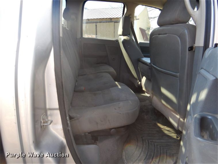 image for item GD9013 2007 Dodge Ram 2500 Quad Cab flatbed pickup truck