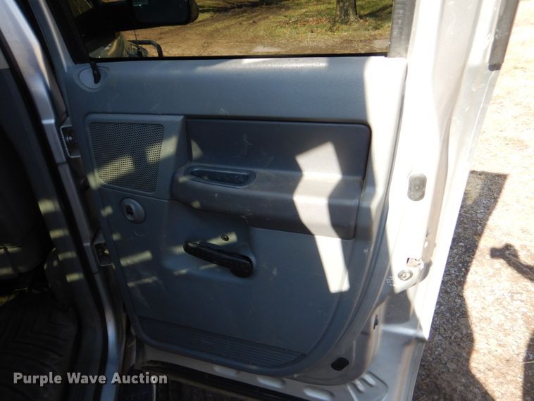 image for item GD9013 2007 Dodge Ram 2500 Quad Cab flatbed pickup truck