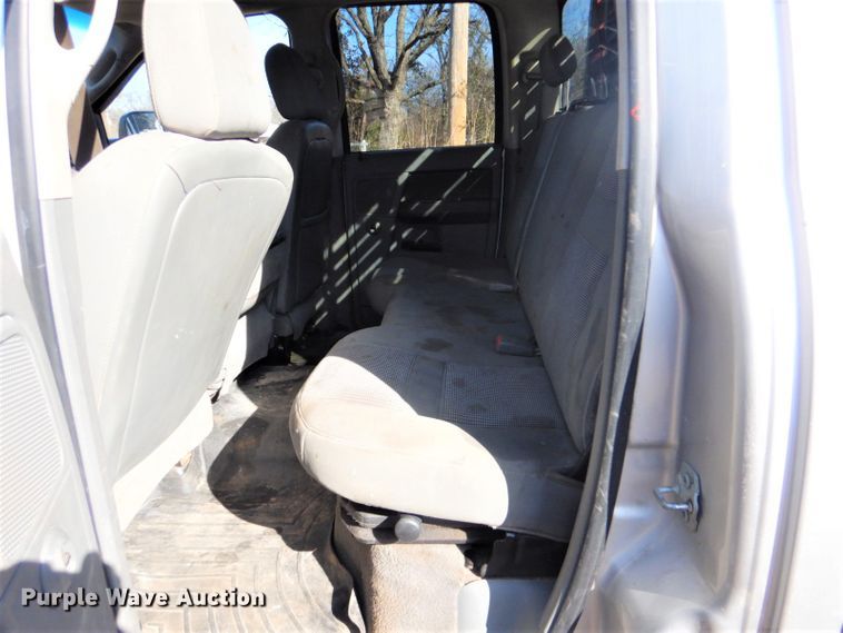 image for item GD9013 2007 Dodge Ram 2500 Quad Cab flatbed pickup truck