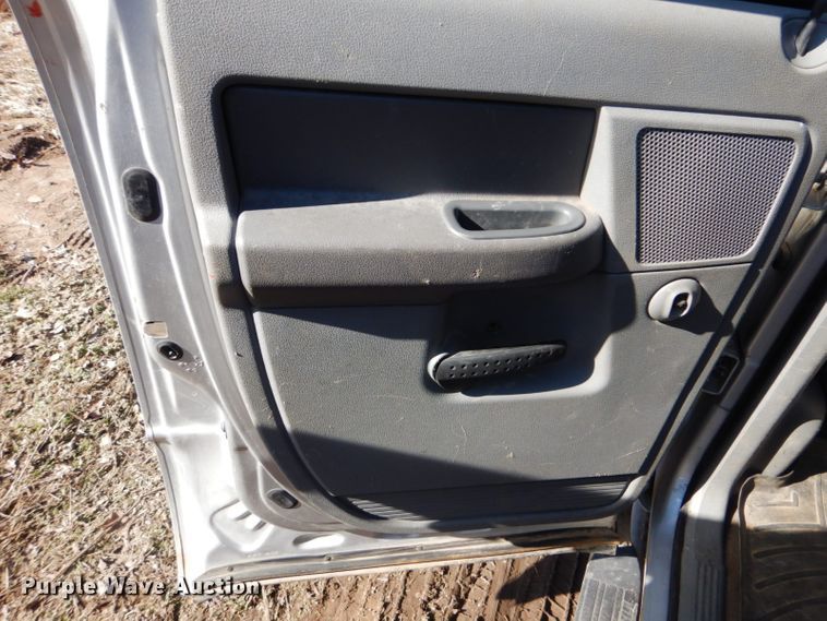 image for item GD9013 2007 Dodge Ram 2500 Quad Cab flatbed pickup truck