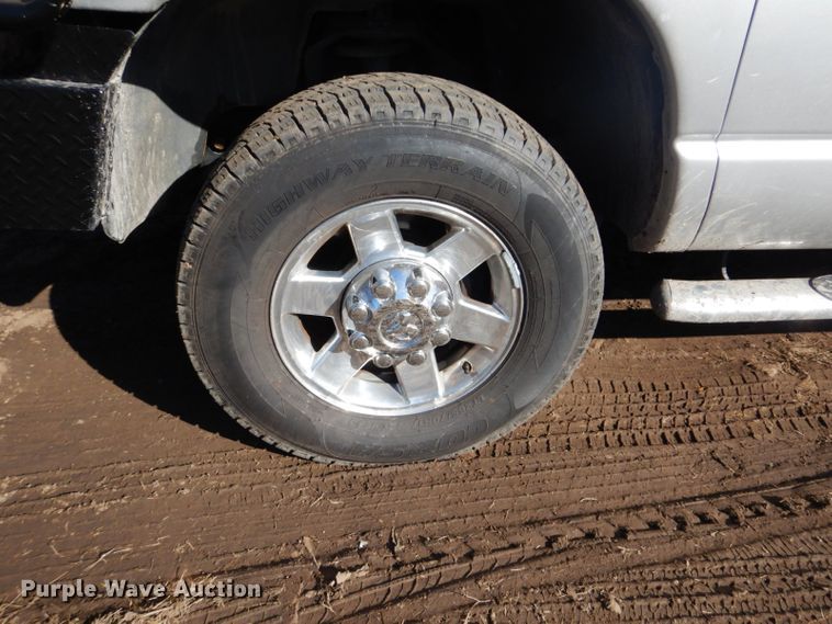 image for item GD9013 2007 Dodge Ram 2500 Quad Cab flatbed pickup truck