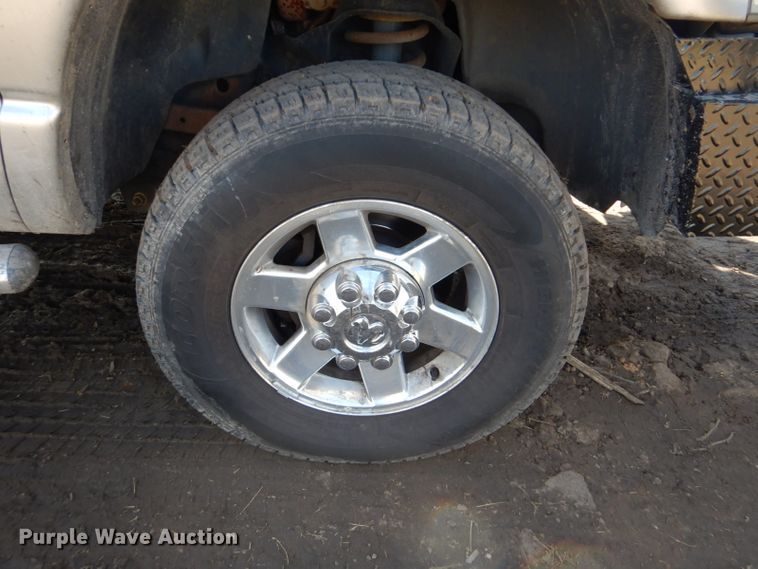 image for item GD9013 2007 Dodge Ram 2500 Quad Cab flatbed pickup truck