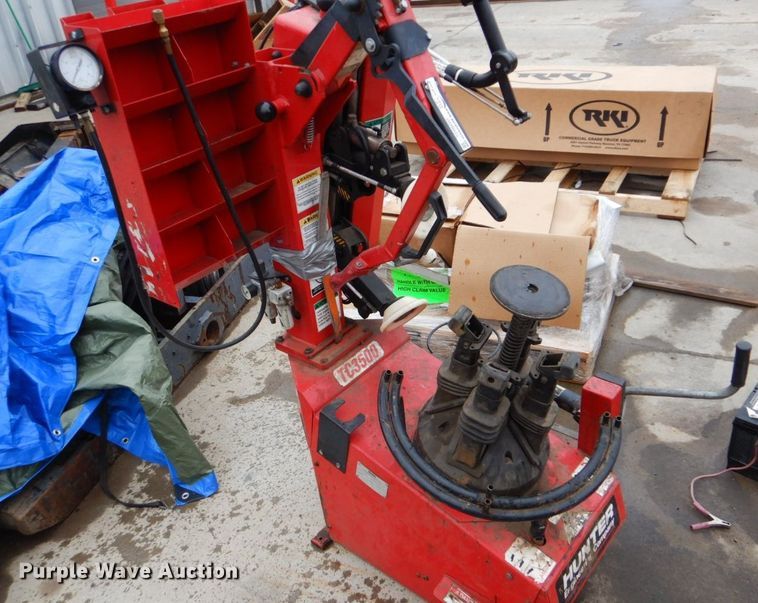 image for item GD9022 2005 Hunter TC3500 tire machine
