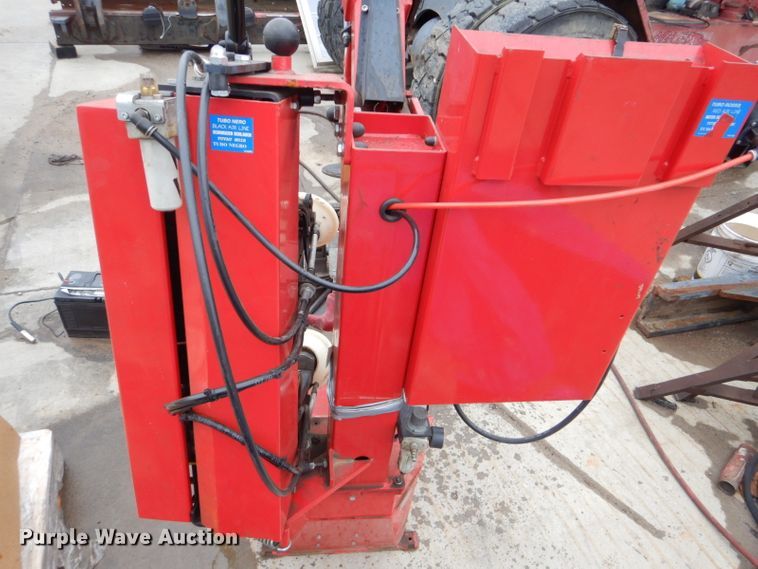 image for item GD9022 2005 Hunter TC3500 tire machine